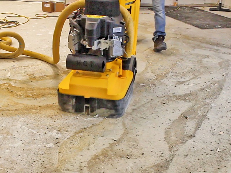 Quelle vitesse dois-je utiliser pour le ponçage du béton ?