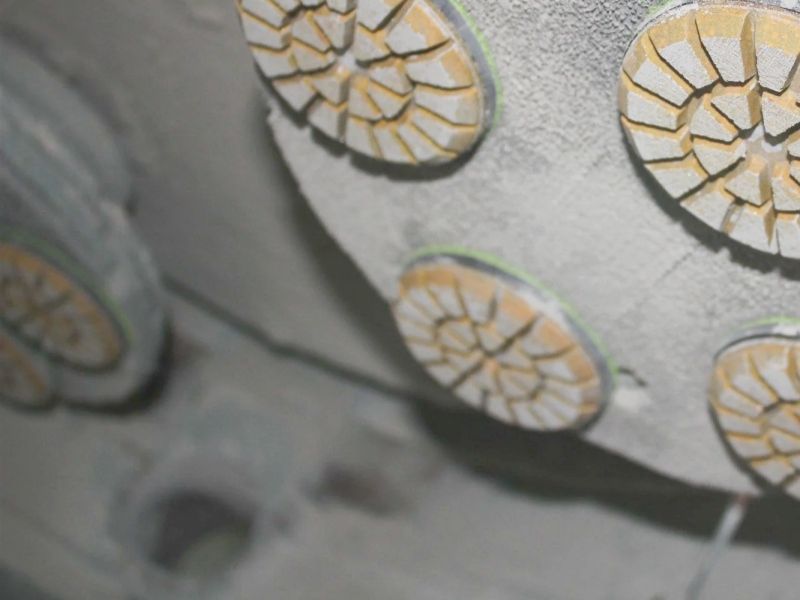 Comment les tampons de transition améliorent l'efficacité et la clarté du polissage