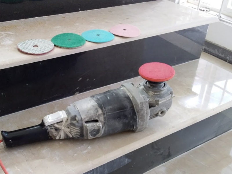 Outils de précision pour la finition parfaite des marches et des bords de sol