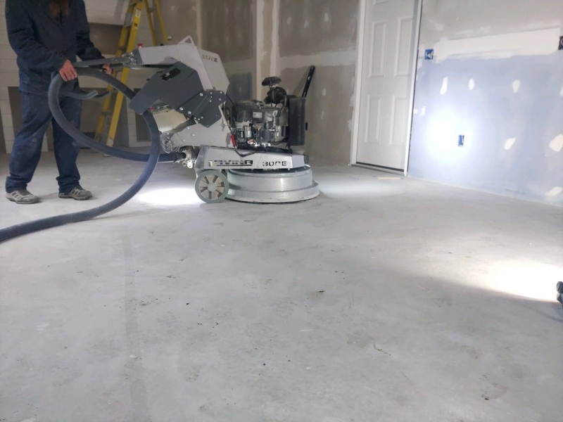 Comment améliorer l'efficacité du ponçage sur les sols en béton